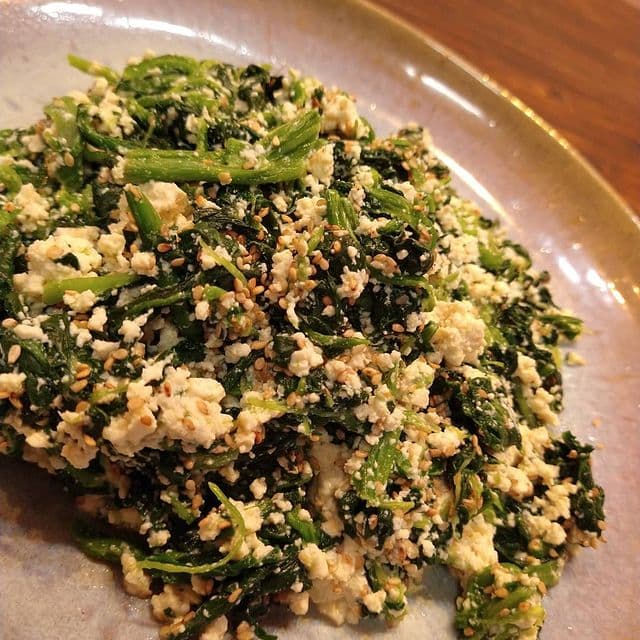 豆腐とすりごまで和えた、ほうれん草の白和え
